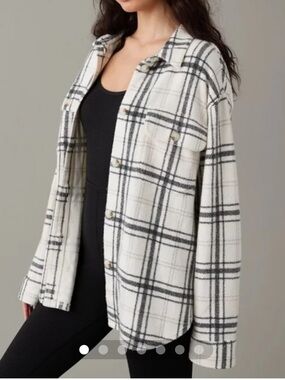 Ridgecut Rig wear Ivory & Black Plaid Button-Up Shacket